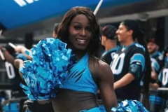 První trans roztleskávačka NFL se v této sezóně nevrátí do týmu Carolina Panthers.
