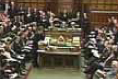 Dolní sněmovna hlasovala pro zrušení zákazu adopcí nesezdanými