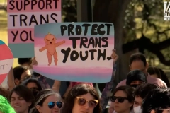 Mladí trans lidé bojují za péči, zatímco kalifornské kliniky ustupují Trumpovi: „Jak se tohle může dít tady?”
