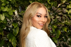 Transgender model Munroe Bergdorf sdílí svou cestu od zrušení angažmá k návratu v novém dokumentu Love & Rage