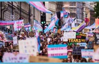 Desítky tisíc lidí vyšly do ulic na London Trans+ Pride 2025