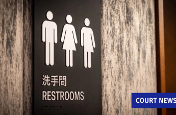Hongkongský soud rozhodl ve prospěch trans muže, který napadl zákaz používání toalet