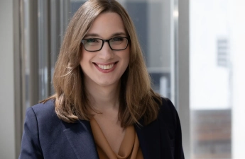 Prvním úspěšným návrhem zákona Sarah McBride je zákon o soukromém kapitálu, který spolupodpořil republikán, bojující proti transsexuálům.