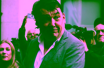 Soud uvedl, že Graham Linehan „neúnavně“ zveřejňoval urážlivé příspěvky o trans teenagerovi