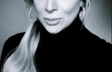 Mariah Molina je trans kadeřnice, která se vrací k špatným vlasům jako k zbraním radosti.