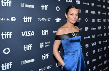 Alicia Vikander 10 let poté, co obsadila Eddieho Redmaynea do role trans ženy: „Aspoň“ to rozpoutalo „diskusi“ o trans lidech
