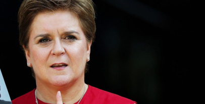 J. K. Rowlingové pro-trans nepřítelkyně Nicola Sturgeon se právě přiznala - je queer.