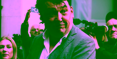 Soud uvedl, že Graham Linehan „neúnavně“ zveřejňoval urážlivé příspěvky o trans teenagerovi