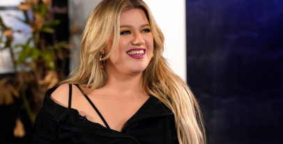 TV producentka Kelly Clarkson se v 63 letech přiznala jako transgender s pomocí slavných přátel, včetně Melissy Gilbertové