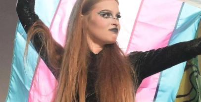 Dcera Elona Muska Vivian zavlála transgenderovou vlajkou