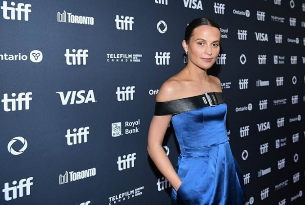 Alicia Vikander 10 let poté, co obsadila Eddieho Redmaynea do role trans ženy: „Aspoň“ to rozpoutalo „diskusi“ o trans lidech