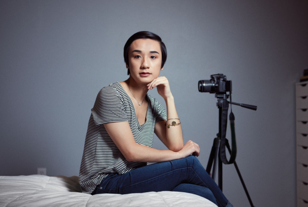 YouTuberka Kevin Ninh se svěřuje babičce, že je transgender