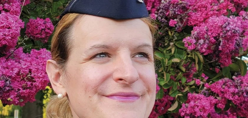 Vyhozena z armády za to, že je transsexuální, kniha důstojníka vesmírných sil se dostala na seznam zakázaných knih ministerstva obrany