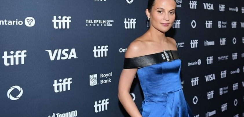 Alicia Vikander 10 let poté, co obsadila Eddieho Redmaynea do role trans ženy: „Aspoň“ to rozpoutalo „diskusi“ o trans lidech