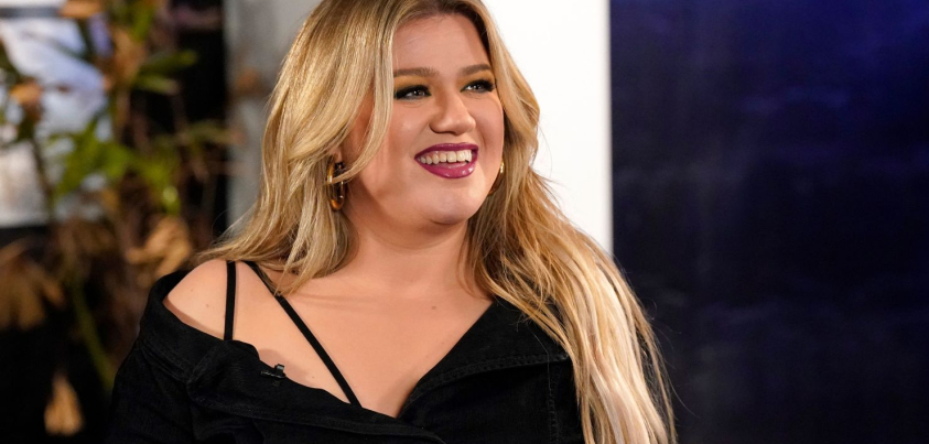 TV producentka Kelly Clarkson se v 63 letech přiznala jako transgender s pomocí slavných přátel, včetně Melissy Gilbertové