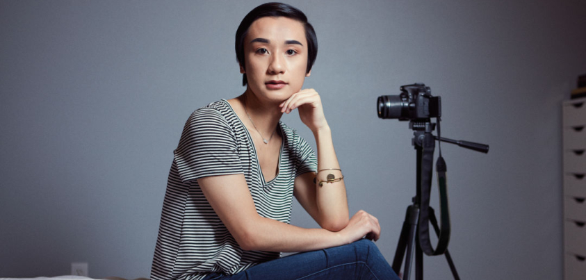 YouTuberka Kevin Ninh se svěřuje babičce, že je transgender
